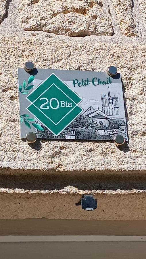 Meuble De Tourisme Petit Chail Saint Savinien Екстериор снимка